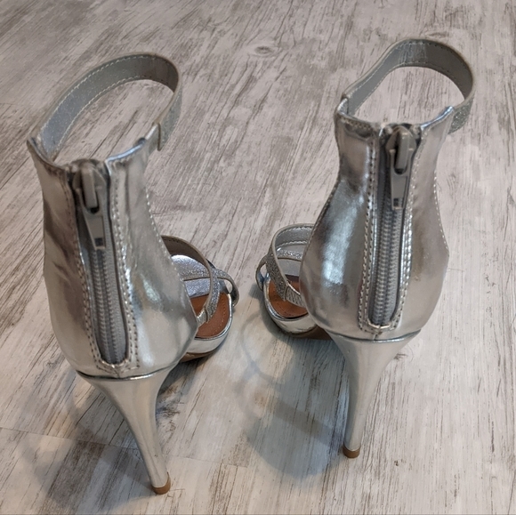 Strappy Madden Girl Daleah Sparkly Silver Zip-Back Heels Size 5.5 - Picture 7 of 7